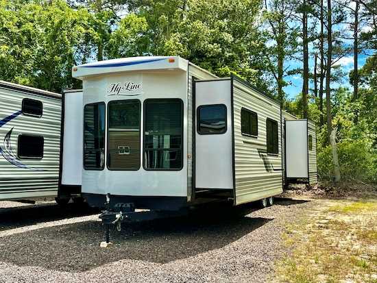 2023 Hy-Line HY-39CGP1Y